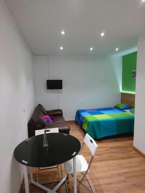 Apartamentos Econostay Chueca Madrid Exterior photo